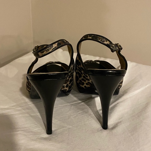 Great condition, Black patent leather leopard print swing back heels - Picture 2 of 3